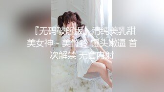 KTV探花里面的小骚妹，颜值担当给吃奶让玩逼感觉相当嗨，一起玩个3P给两个大哥舔鸡巴，激情后入爆草抽插