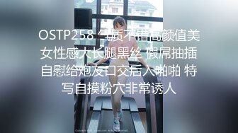   卷发小哥哥和三女多人淫乱，带个小雨衣就开始作战，多种道具自慰骚穴，淫水很多