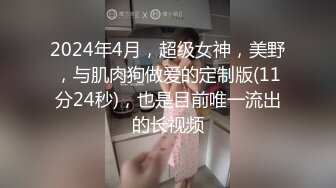  极品御姐跟她的老外男友激情啪啪大秀直播给狼友看，小嘴塞不下大鸡巴