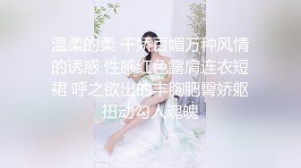   棕色头发俄罗斯风情妹子，被卷发小哥哥无情后入啪啪胸大屁股翘，操着真爽，极美粉鲍鱼