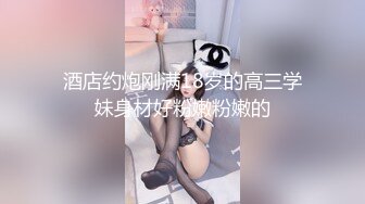 【新片速遞】熟女就是放得开，闺蜜在带着她自己做直播，掰穴自慰