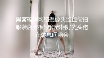  大二学舞蹈气质贫乳小妹扭动屁股脱下牛仔短裤，情趣开档内裤交插嘴