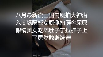 诱人的小姐姐艳舞小秀揉奶摸逼自慰呻吟，跟狼友互动听指挥，旁边还有好姐妹