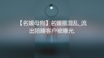 小美女吃鸡很仔细