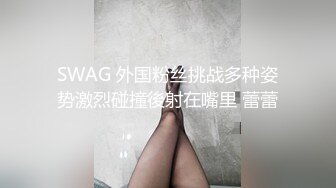   和戴眼镜骚货表嫂偷情啪啪 漂亮美乳表嫂玩游戏拉过来就操 无套直接插浪穴 后入冲刺内射