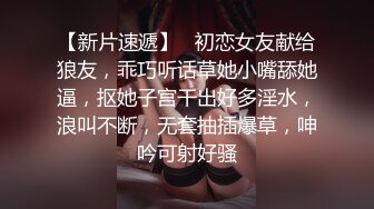 金发美妞闺房玩自拍