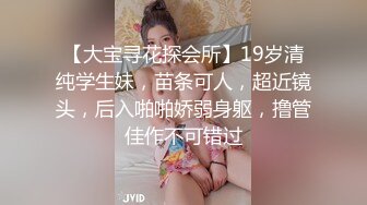 新流出民宿酒店偷拍❤️性感情趣内衣美女和男友一边玩手机一边做爱