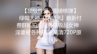 很哇塞的极品小女人露脸了，情趣诱惑狼友，舔脚舔假鸡巴，前后坐插假阳具浪叫呻吟，道具抽插高潮不断好刺激