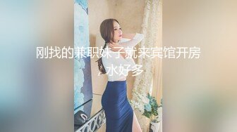 华裔情侣找来大屌黑人操自己老婆，女的身材极品S级，特别美的奶子，白虎粉穴要被撑破，小黑哥带个面具很搞笑