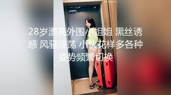 男扮女装潜入澡堂更衣室偷窥众多美女少妇