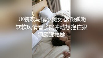 刚见面的一对恋人衣服没脱完就迫不及待开始恋战