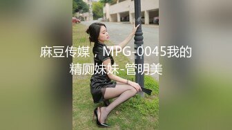 【新片速遞 】 极品少妇哟 黑丝情趣内衣，老公不在家一个人在卧室直播赚零花钱，搔首弄姿撩狼友们