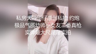 在浪漫情调室的镜子前做爱