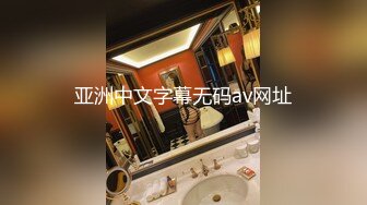 疯狂的女骑士熟女：我艹逼从来不喜欢男人戴套，骚爸爸来艹骚女儿，快来艹我，阿姨喜欢舔鸡巴！