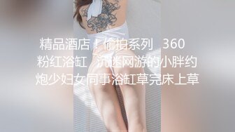 双飞名场面，长得很像的两个姐妹花，都很漂亮， 其实妹妹更漂亮，妹妹在一旁观看