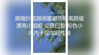 让纹身反差裱穿上情趣可爱制服二