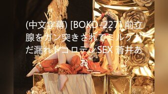 长发气质不错的女神，来根蔬菜自慰进出阴道表情真叫享受