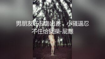  小骚逼露脸洗干净了伺候小哥哥诱惑狼友，舔鸡巴的样子好骚吸蛋蛋，深喉抽插