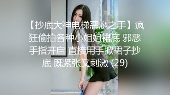 高颜值身材一流的美女，试衣间试穿几件还不错的衣裳，突然想要就开始自慰淫荡扣穴，别自慰了我想帮你！