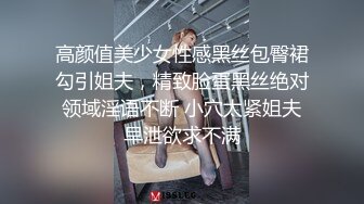 公司高管潜规漂亮妹子,自己躺在床上一动不动,指挥妹子衣服脱光了上来伺候