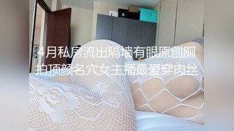 浅色线衣黑紧身裤美女肥美的馒头穴 细细长长的逼缝