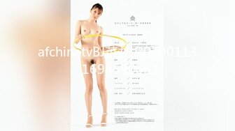 两个极品白虎小妹全程露脸诱惑狼友激情大秀，各种骚浪动作撩骚狼友互动，掰开逼逼给狼友看特写玩弄骚奶子