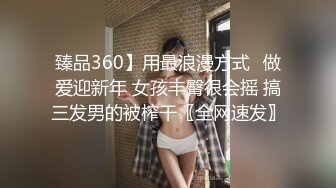 ❤️√为了追求刺激带两个牛仔裤高跟鞋美女闺蜜在公厕操，刺激度拉满！两个妹子身材颜值太高