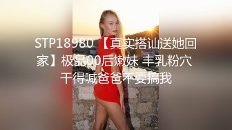 张开双腿道具自慰！你想插进来吗？完美展示肥臀美脚喔！