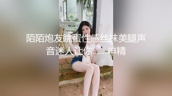  顶级粉嫩肥鲍美女白丝振动棒双管齐下，自慰出白浆炮友直接操