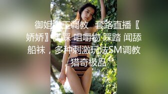 女偷拍客潜入浴室更衣室近距离偷拍几个身材不错的年轻妹子换衣服