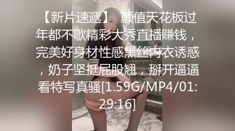 颜值不错的美少妇跟小哥激情啪啪大秀，温柔的舔弄着大鸡巴还玩足交，情趣装被小哥后入爆草翘臀浪荡呻吟