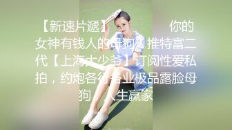 软软甜甜又骚骚的妹子全程露脸大秀直播，跟狼友互动撩骚，奶子甩起来诱惑，道具不停抽插骚穴