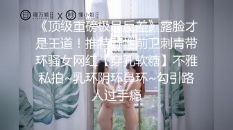 【搞沐足女技师】周末点两个骚女双飞，两女一起舔，骑上来套弄，草完一个再换下个，眼镜老哥操的挺猛