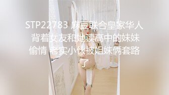 颜值很高的幼师小姐姐，全程露脸跟小哥激情啪啪，后入爆草玩骚奶子表情好骚，小黄瓜插骚穴和菊花还用嘴舔