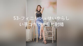 小哥趁着外面没人溜进商场女厕偷拍了两个嫩鲍鱼赶紧跑