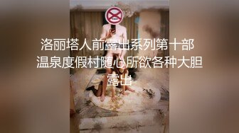  两个淫骚小骚货！翘起屁股抢着舔屌！后入爆操下面插嘴，轮流输出最后抠逼，场面非常淫乱