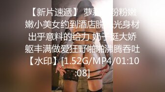 空乘学院 戴口罩的高跟美女 饱满的鲍鱼中间一个小小的园洞