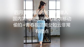 手持镜头小情侣之间无套操灰丝闭眼享受，后入操逼塞的满满的