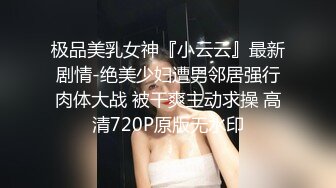 兔女郎黑丝小妹露脸镜头前被纹身小哥调教玩弄，乖巧听话口交大鸡巴，让小哥用道具插逼