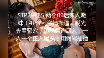 极品尤物网红美女！粉嫩美乳肥穴！开档黑丝掰开嫩穴，跳蛋震动娇喘呻吟，骑在枕头上磨蹭，搞的小穴好湿