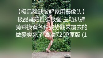 幸福老哥的日常生活00后嫩妹随便操，大耳环美乳嫩妹站立后入，特写打桩进进出出打桩，旁边还有个妹纸来大姨妈