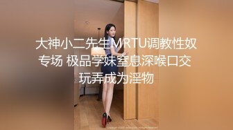 【新片速遞】  激情小哥阳台爆草姐妹花玩双飞，全程露脸丝袜情趣颜值还不错，口交大鸡巴舔乳头，道具玩逼轮草抽插揉骚奶子