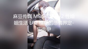  高颜值大奶眼镜美眉 撸着真鸡吧 逼里插着假鸡吧 表情好可爱 被无套猛怼内射 无毛鲍鱼粉嫩