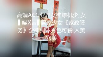 【新片速遞】  大眼美少妇露脸全裸自慰，阴毛很多，手指抠逼特写粉红穴表情很享受