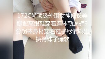 【新片速遞】气质可爱制服妹子，居家和男友啪啪做爱，女上位销魂骑乘，白浆拉丝后入白虎穴