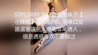  精彩4P两个风骚老阿姨床上调教小鲜肉和渣女小萝莉激情啪啪，黑丝制服露脸被老阿姨吃奶小哥舔逼