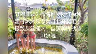  两个骚技师勾搭客户激情啪啪，丝袜情趣诱惑全程露脸撩骚大哥的鸡巴，交舔乳头让小哥揉奶玩逼，轮草抽插