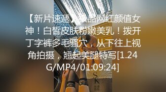 有牛子的小姐姐 Ts童酱：名场面 KTV 做爱。丢下朋友躲进厕所大战，朋友还在外面讨论！