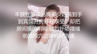 大神偷拍❤️宽松天蓝连衣裙美少妇通透CD淡紫色内裤粉罩❤️白色超短骚货跟闺蜜路边等车白色丁字裤