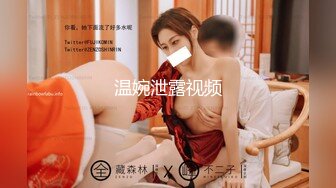 【新片速遞】 模特身材年轻妹子，兔耳朵眼镜御姐主动露脸掰穴，特写原生态逼逼，小穴很粉嫩